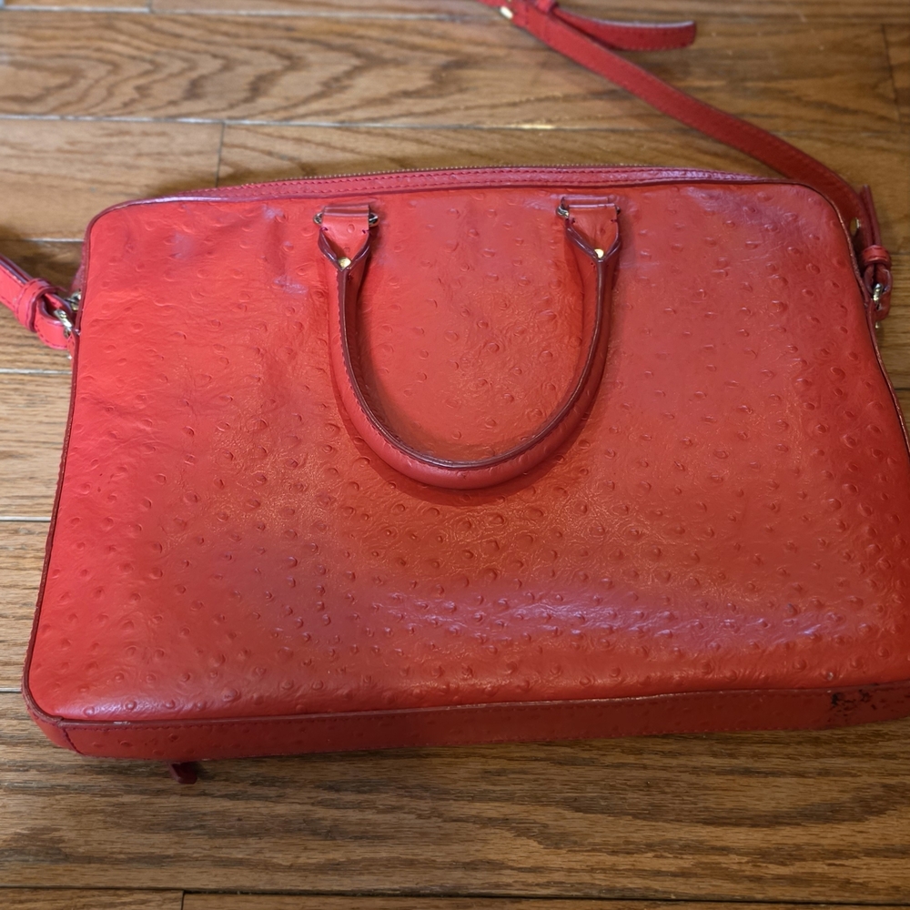 Kate Spade New York - Coral Padded Laptop  with Cream Interior and Gold Hardware - Picture 5 of 8